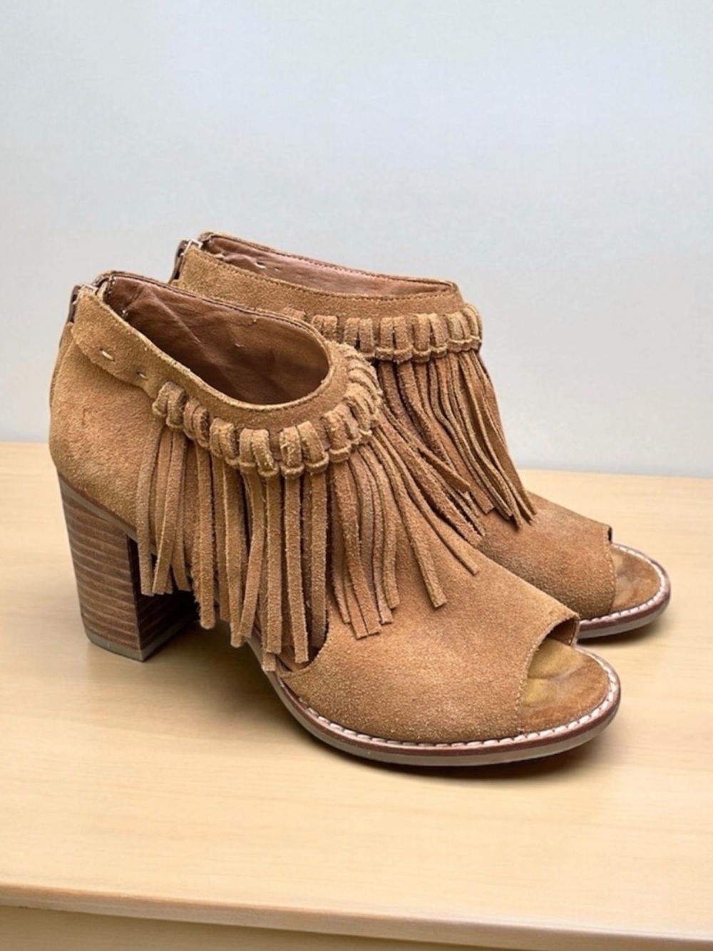 Sbicca Vintage Collection “Hickory” Peep Toe Heeled Sandal in Tan Size 7